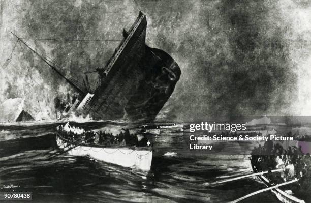 Engraving of the ship sinking after hitting an iceberg in the News Photo  - Getty Images