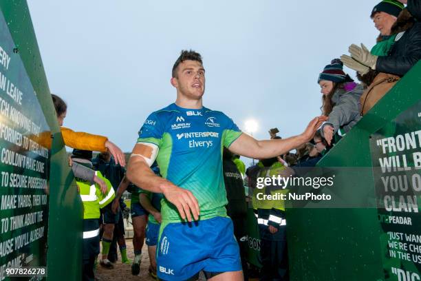 Eoghan Masterson of Connacht thanks to his fans during the European Rugby Challenge Cup Round 6 between Connacht Rugby and Oyonnax at the...