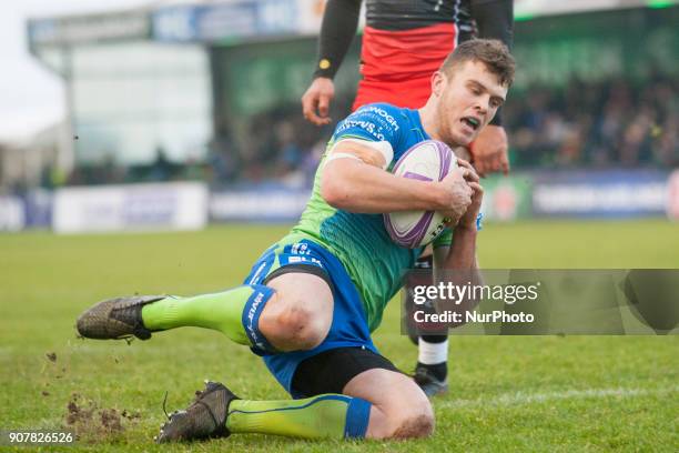 Tom Farrell of Connacht scores a try during the European Rugby Challenge Cup Round 6 between Connacht Rugby and Oyonnax at the Sportsground in...