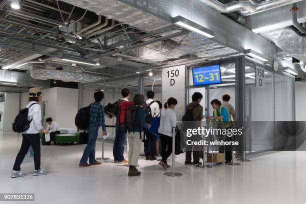 成田国際空港ターミナル 3 - バニラエア ストックフォトと画像