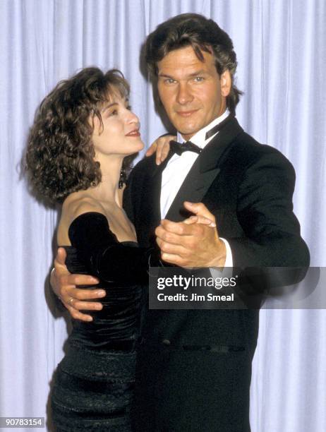 Actors Jennifer Grey and Patrick Swayze attend the 60th Annual Academy Awards at the Shrine Auditorium on April 11, 1988 in Los Angeles, California.