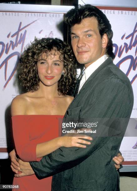 Actors Jennifer Grey and Patrick Swayze attend the premiere of "Dirty Dancing" at the Gemini Theater on August 17, 1987 in New York City.