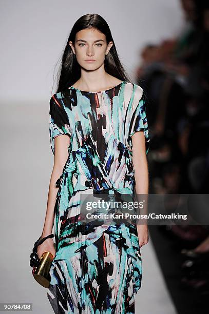 bcbg runway dress 2010 File:BCBGMAXAZRIA Fall-Winter 2010 019.jpg