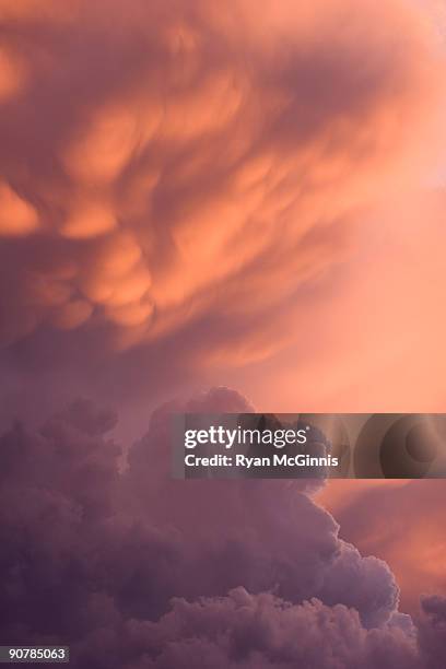 thunderhead with mammatus - mammatus cloud stock pictures, royalty-free photos & images