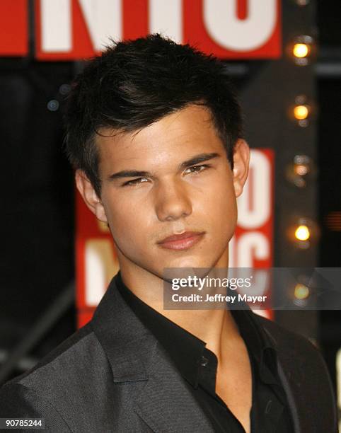 Actor Taylor Lautner attends the 2009 MTV Video Music Awards at Radio City Music Hall on September 13, 2009 in New York City.