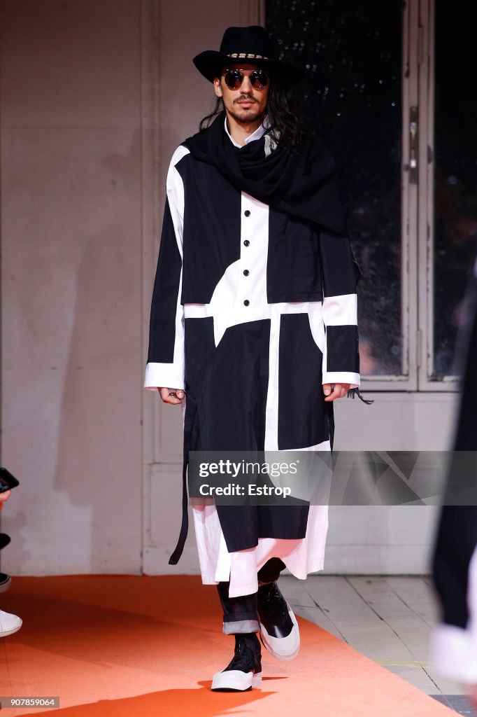 Yohji Yamamoto : Runway - Paris Fashion Week - Menswear F/W 2018-2019