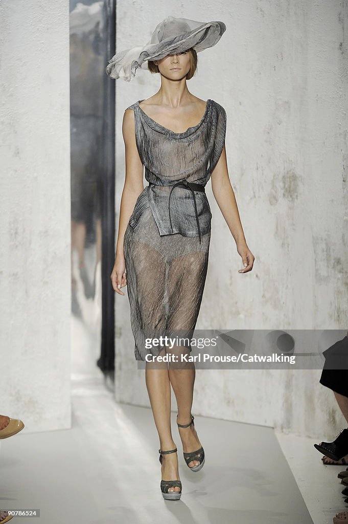 Donna Karan Collection - Runway - Spring 2010 MBFW