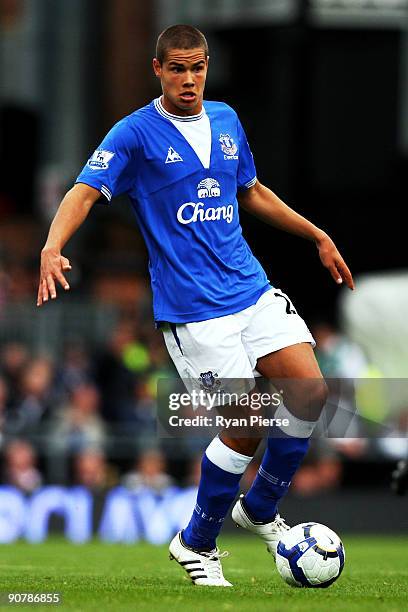 Jack Rodwell of Everton controls the ball during the Barclays Premier League match between Fulham and Everton at Craven Cottage on September 13, 2009...