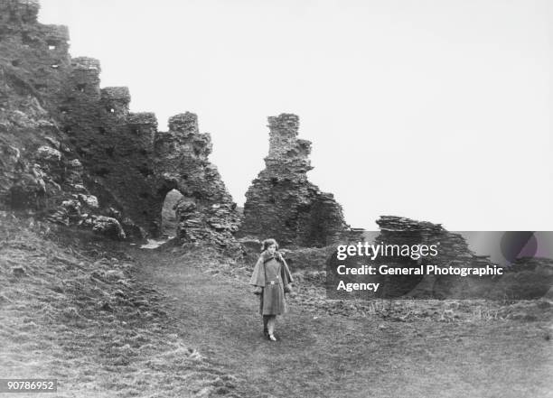 Slate wall in Tintagel Castle, Cornwall, circa 1925. The site is famed for its associations with the legendary King Arthur.