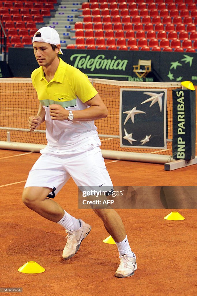 Ukrainian tennis player Sergei Bubka tra