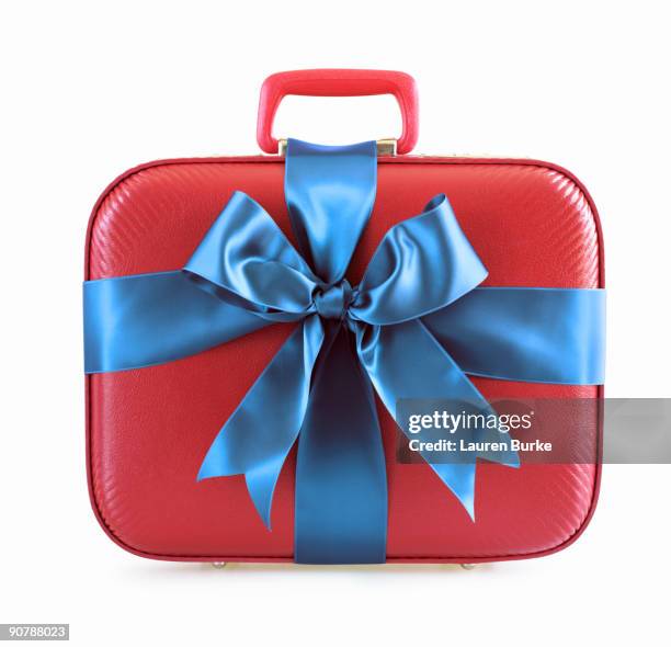 red suitcase wrapped in blue ribbon - kofferband stock-fotos und bilder