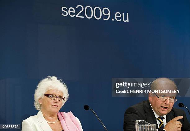 European Commissioner in charge of Agriculture and Rural Development Mariann Fischer-Boel and Swedish Agriculture Minister Eskil Erlandsson give a...