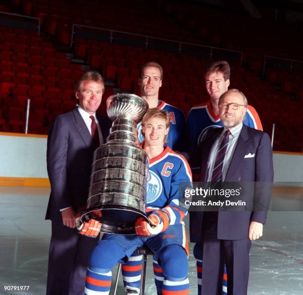 Head Coach Glen Sather, Mark Messier, Kevin Lowe, Captain Wayne Gretzky and Owner Peter Pocklington of the Edmonton Oilers pose for a photo with the...