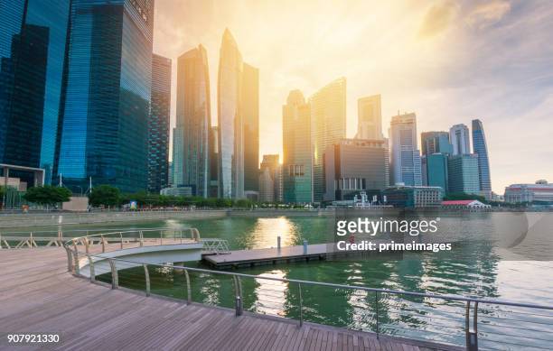 vista sobre o horizonte da cidade de singapura cbd - singapore flyer - fotografias e filmes do acervo