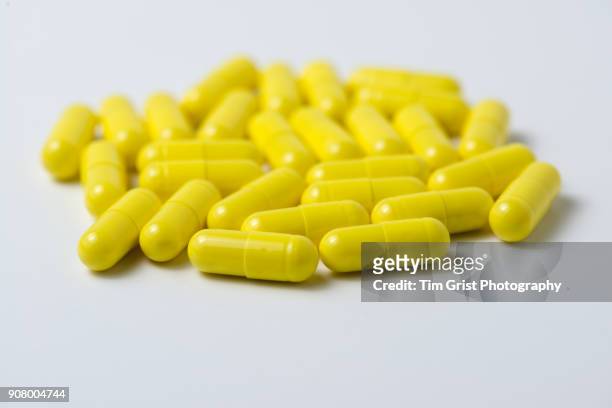 yellow oblong capsules - generic drug stock pictures, royalty-free photos & images