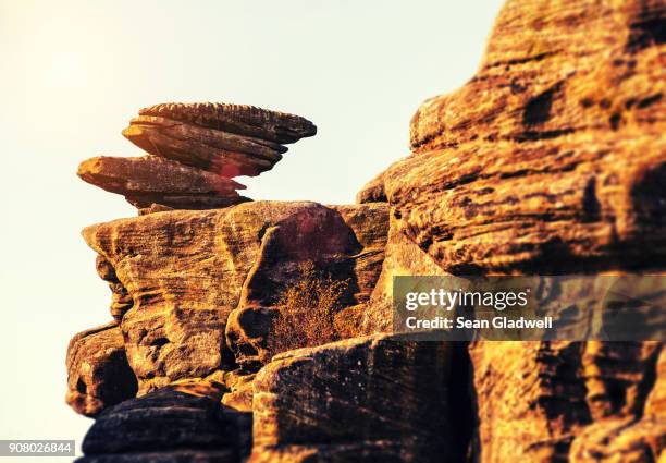 balanced rocks on ledge - rock overhang stock pictures, royalty-free photos & images