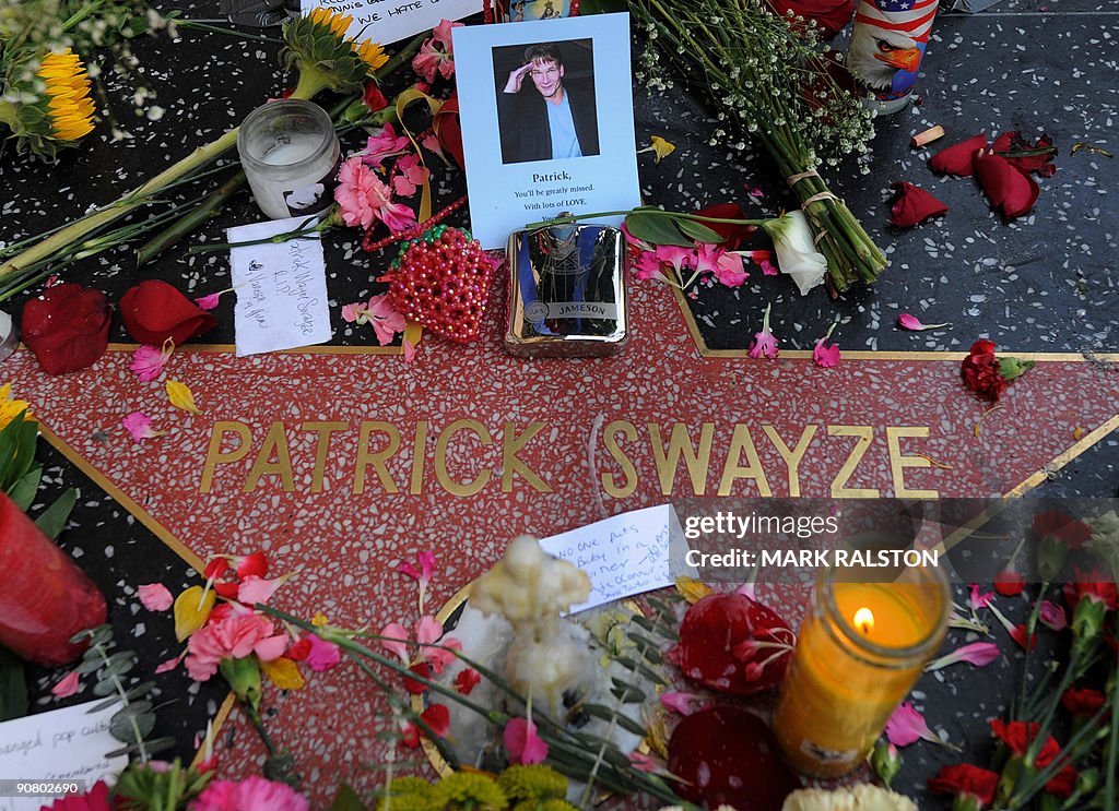 Items left by fans on the Hollywood "Wal