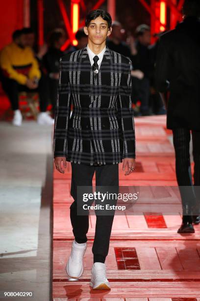 Model walks the runway during the Alexander McQueen Menswear Fall/Winter 2018-2019 show as part of Paris Fashion Week on January 19, 2018 in Paris,...