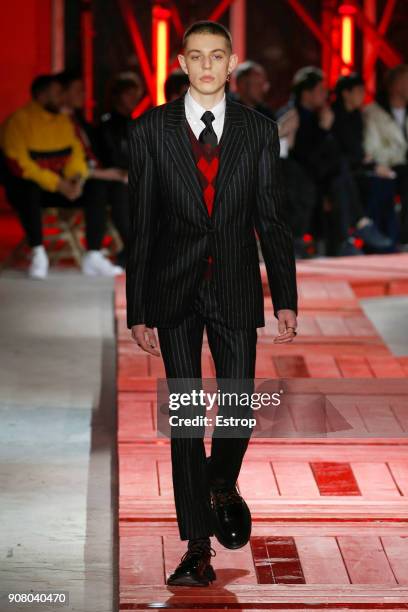 Model walks the runway during the Alexander McQueen Menswear Fall/Winter 2018-2019 show as part of Paris Fashion Week on January 19, 2018 in Paris,...