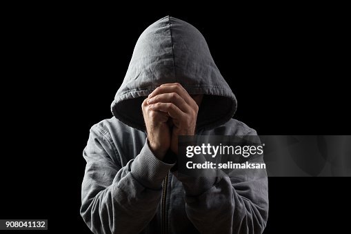 Portrait von Drug Addict Mann im Dunkeln Portrait von Drug Addict Mann im Dunkeln