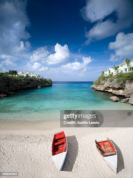 two boats on a beach in curacao. - insel curaçao stock-fotos und bilder