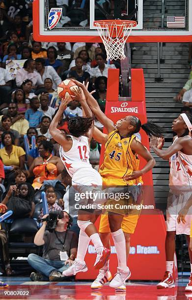 Ivory Latta of the Atlanta Dream takes the ball to the basket against Noelle Quinn of the Los Angeles Sparks during the game at Philips Arena on...