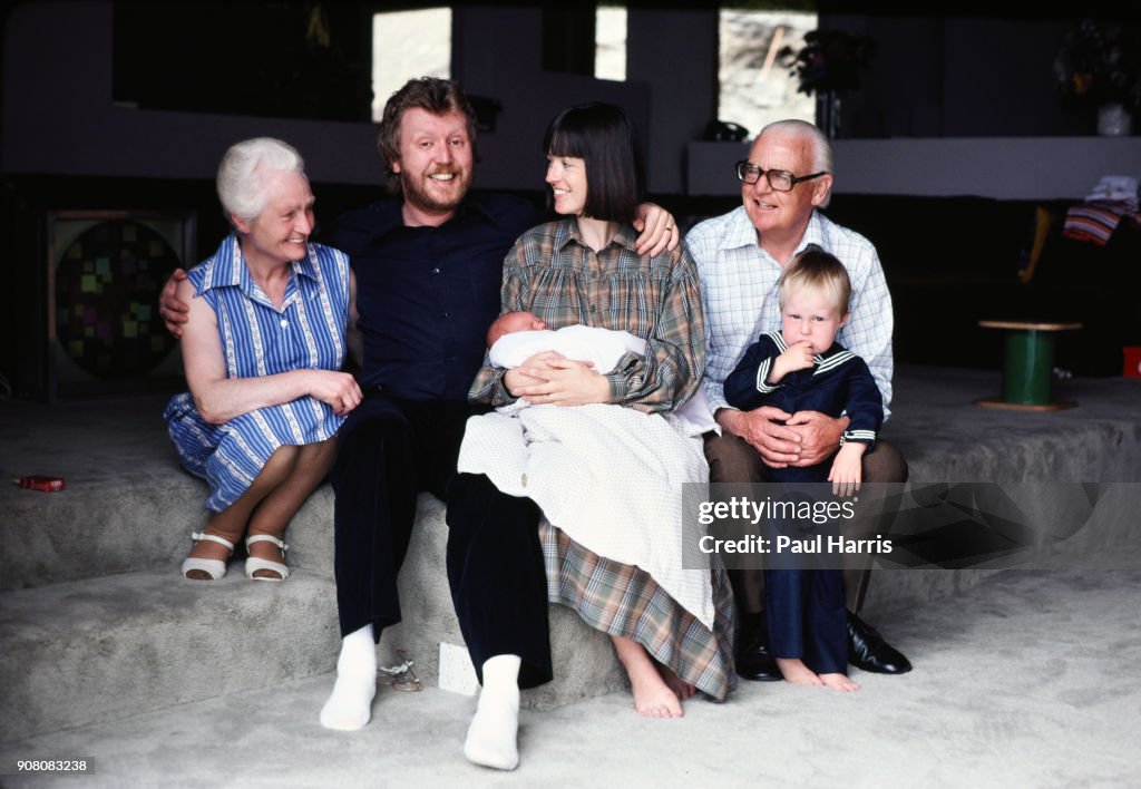Harry Nilsson married Una O'Keeffe on August 12, 1976; they remained