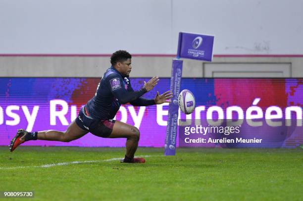 Jonathan Danty of Stade Francais scores a try during the European Rugby Challenge Cup match between Stade Francais and Edinburgh at Stade Jean-Bouin...
