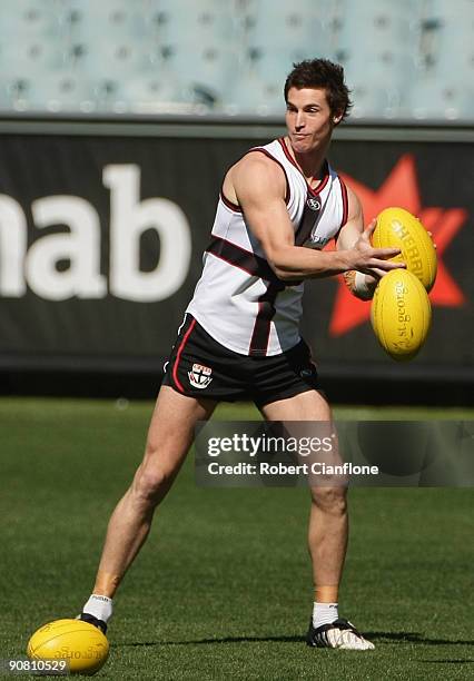 Lenny Hayes of the Saints handballs during a St Kilda Saints AFL training session at the MCGon September 16, 2009 in Melbourne, Australia.