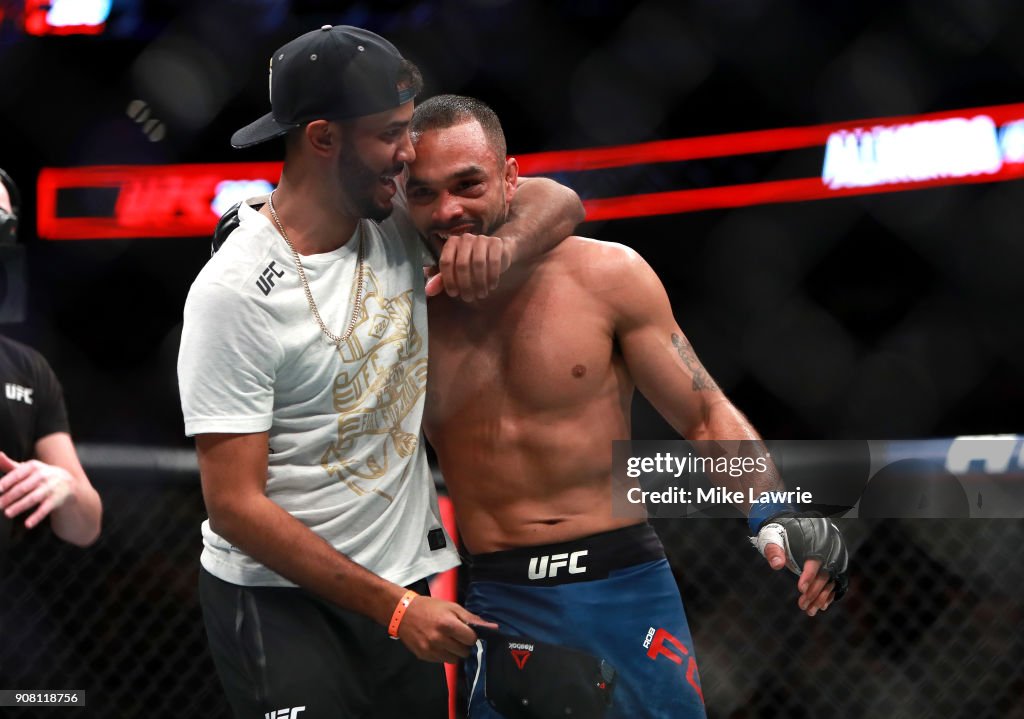 UFC 220: Almeida v Font