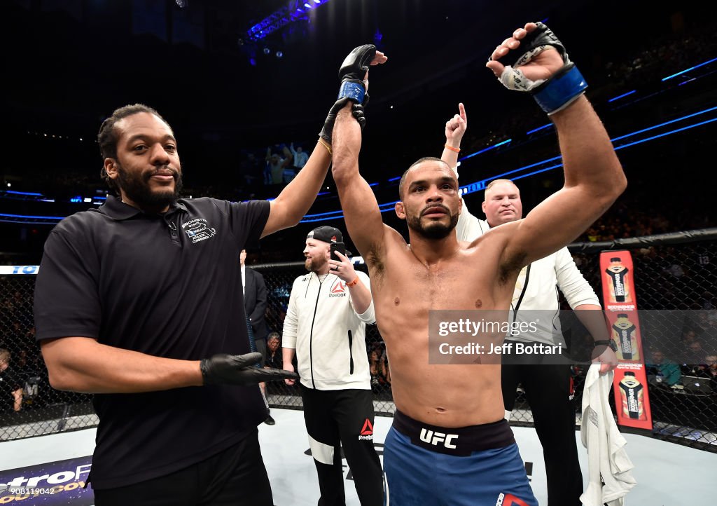 UFC 220: Almeida v Font