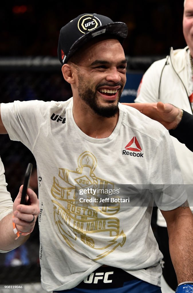 UFC 220: Almeida v Font