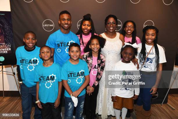 Faith Under Fire The Antoinette Tuff Story Faith Under Fire The Antoinette Tuff Story Screening Imagens e