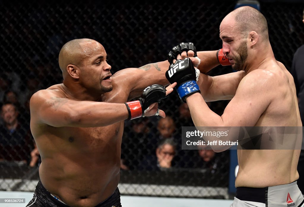 UFC 220: Cormier v Oezdemir