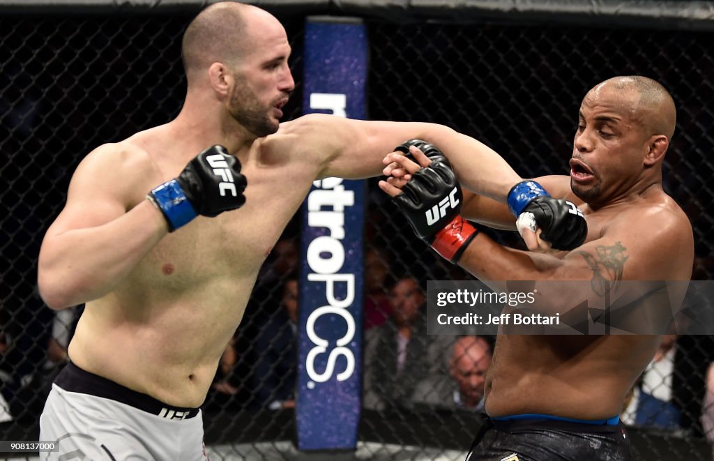 UFC 220: Cormier v Oezdemir