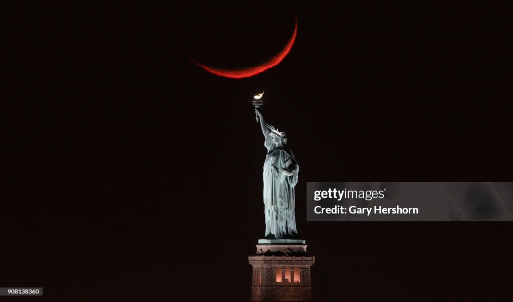 Moonnset in New York City