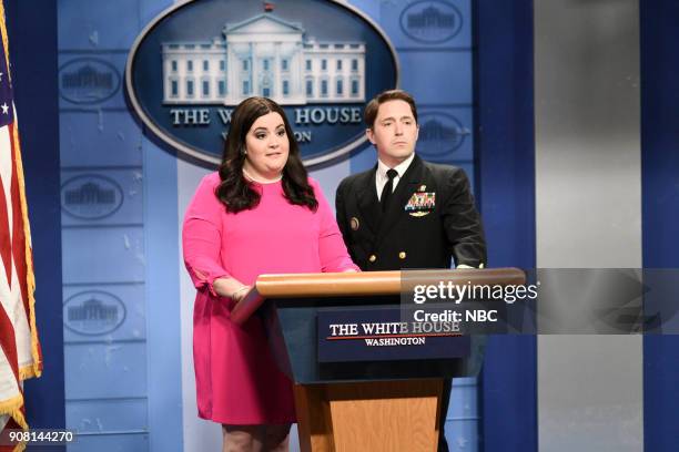 Jessica Chastain" Episode 1736 -- Pictured: Aidy Bryant as Sarah Huckabee Sanders, Beck Bennet as White House physician Dr. Ronny Jackson during...