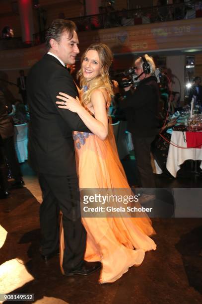 Lisa Martinek and her husband Giulio Ricciarelli dance during the German Film Ball 2018 party at Hotel Bayerischer Hof on January 20, 2018 in Munich,...