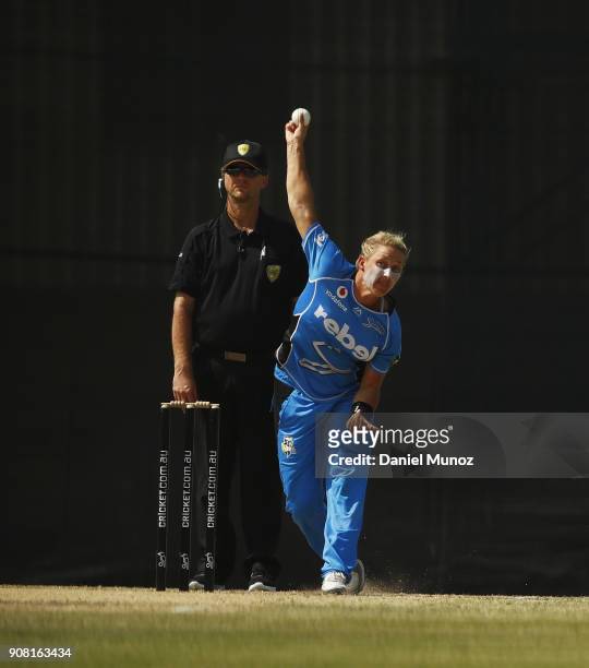 Strikers Sophie Devine bowls during the Women's Big Bash League match between the Adelaide Strikers and the Sydney Thunder at Robertson Oval on...