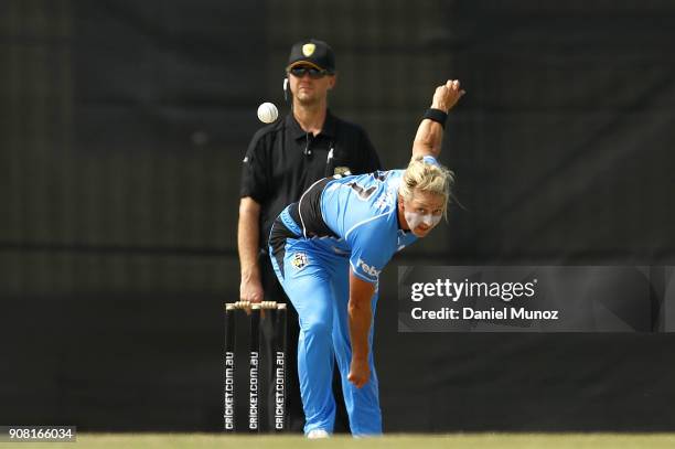 Strikers Sophie Devine bowls during the Women's Big Bash League match between the Adelaide Strikers and the Sydney Thunder at Robertson Oval on...