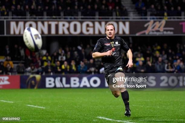 Nick Abendanon of Clermont during the Champions Cup match between ASM Clermont and Osprey at Stade Marcel Michelin on January 20, 2018 in...