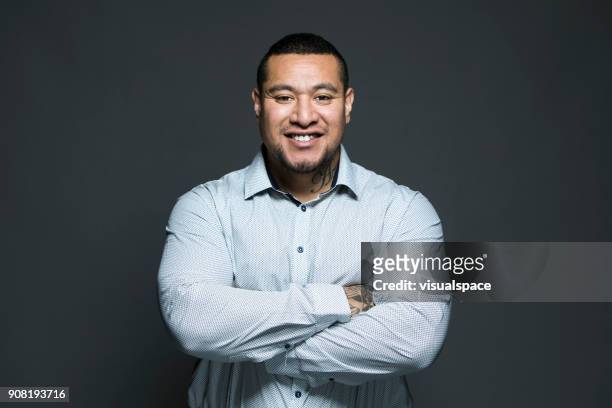 heureux homme d'affaires  - maori photos et images de collection