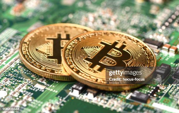 Dual Code Photos and Premium High Res Pictures - Getty Images