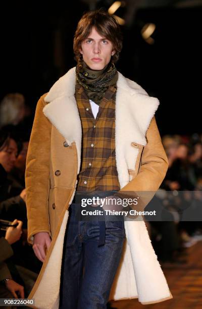 Model walks the runway during the Officine Generale Menswear Fall/Winter 2018-2019 show as part of Paris Fashion Week on January 21, 2018 in Paris,...