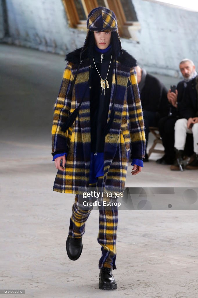 Sacai : Runway - Paris Fashion Week - Menswear F/W 2018-2019