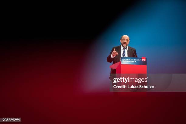 Martin Schulz, head of the German Social Democrats , speaks to delegates at the SPD federal congress on January 21, 2018 in Bonn, Germany. The SPD is...