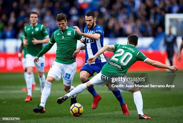 Ruben Perez of Club Deportivo Leganes duels for the ball with Alfonso Pedraza of Deportivo Alaves during the La Liga match between Deportivo Alaves...