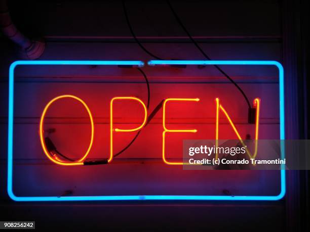 open - bord open stockfoto's en -beelden