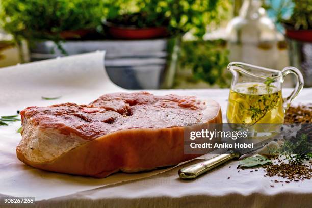 raw pork shoulder - hobel stockfoto's en -beelden