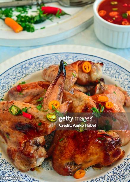 spicy chicken wings - hobel stockfoto's en -beelden